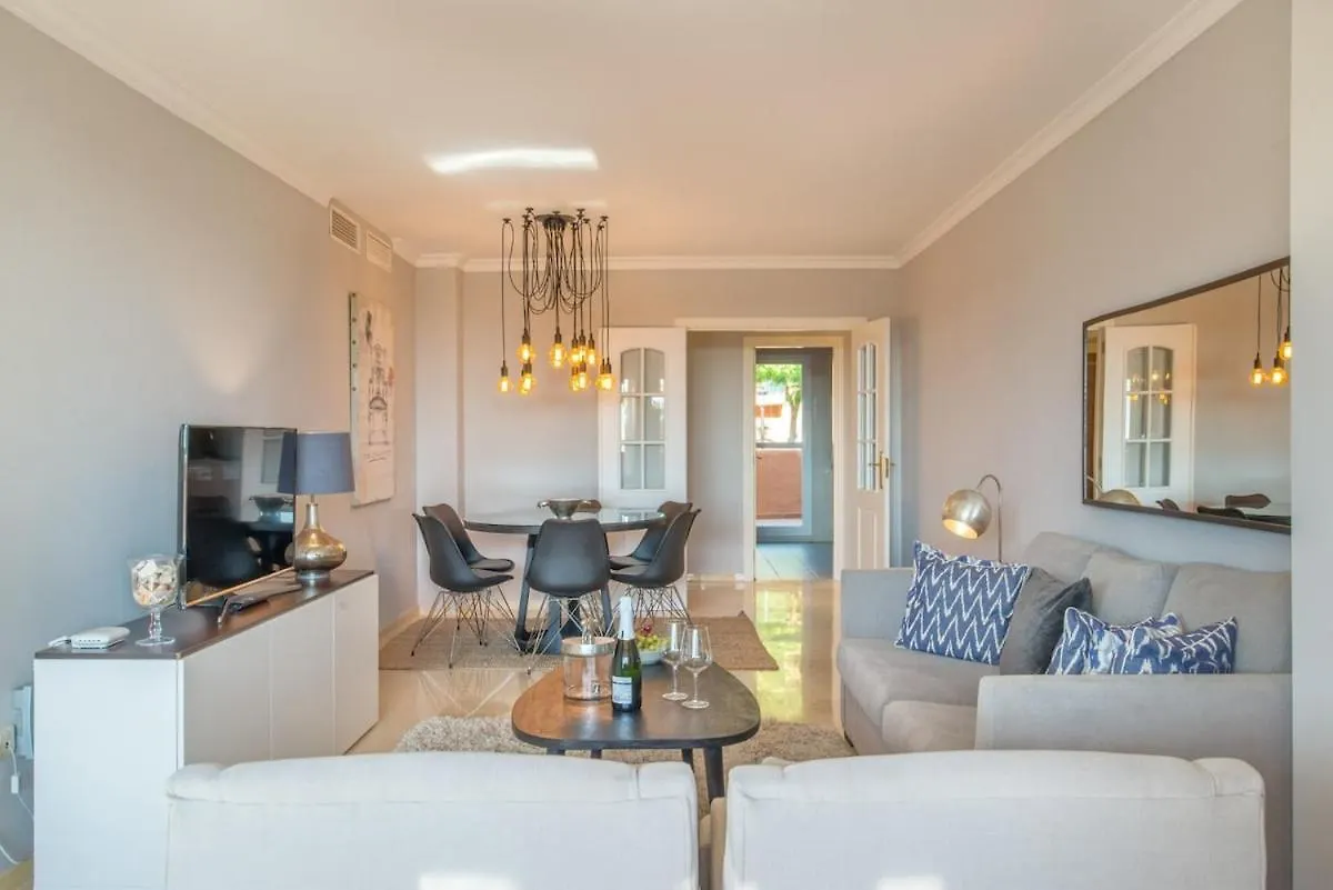 מארבלה Modern 2 Bedroom Apartment With Sea View In Elviria