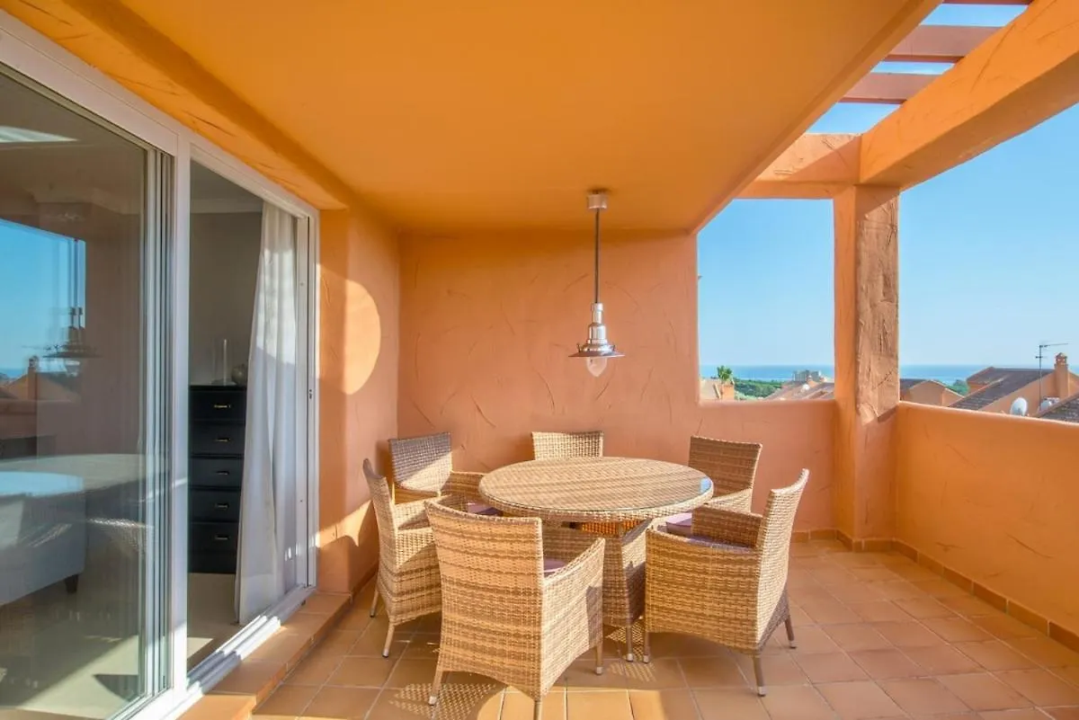 מארבלה Modern 2 Bedroom Apartment With Sea View In Elviria