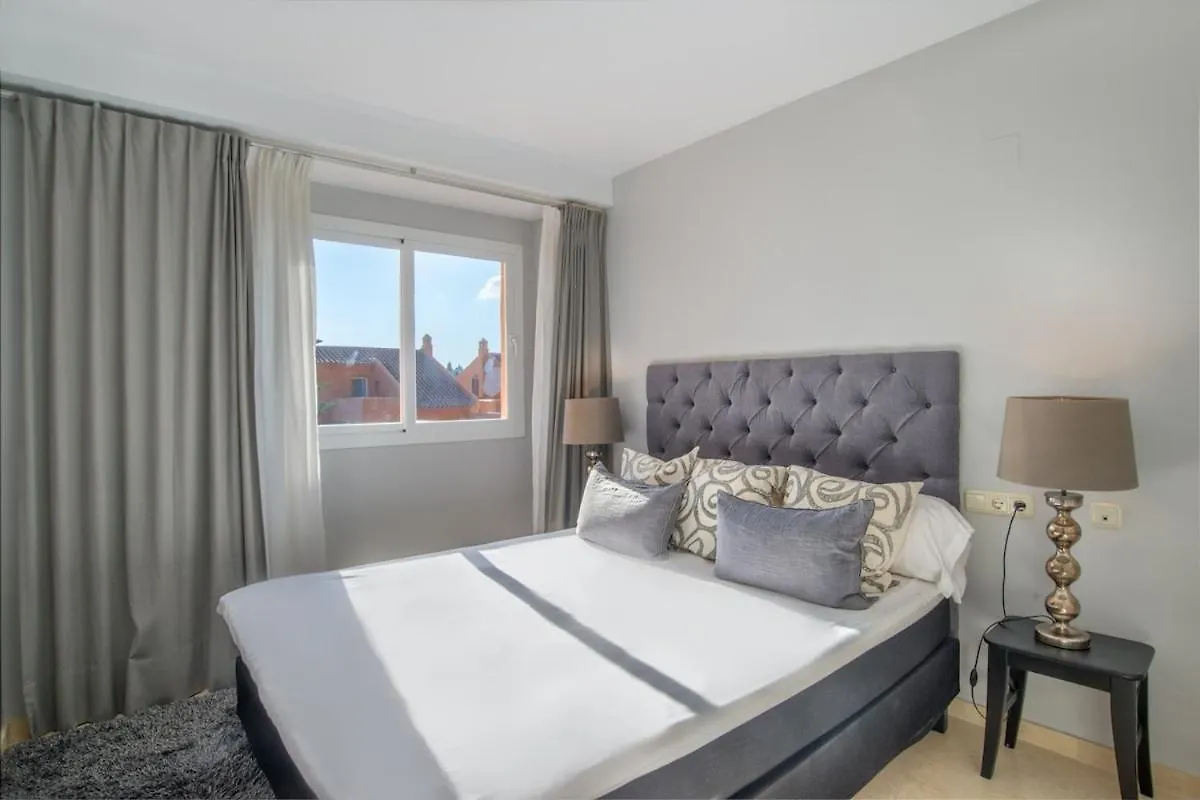 מארבלה Modern 2 Bedroom Apartment With Sea View In Elviria 0*,