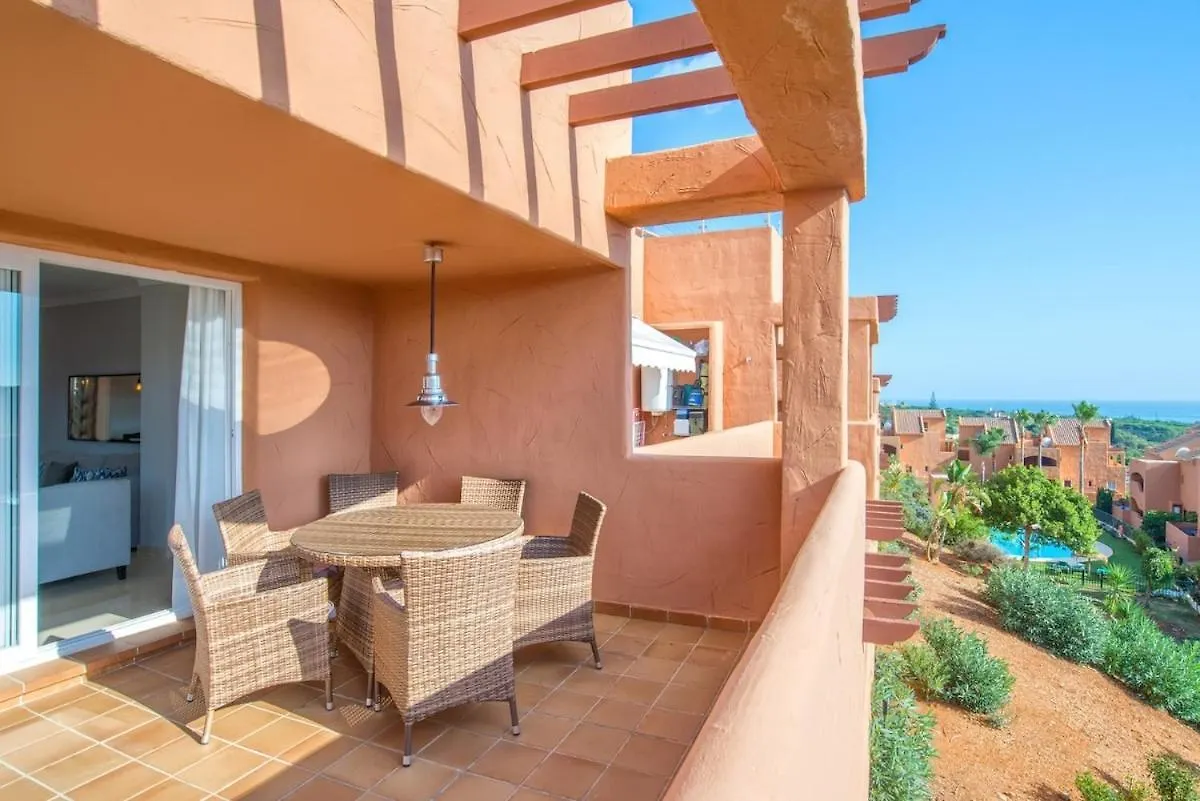 מארבלה Modern 2 Bedroom Apartment With Sea View In Elviria